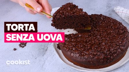 Non avrai bisogno di uova e burro per questa torta al cioccolato SUPER GOLOSA! 😋