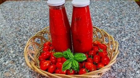 Passata di pomodorini 🍅: come preparare il sugo pronto per tutto l'inverno!
