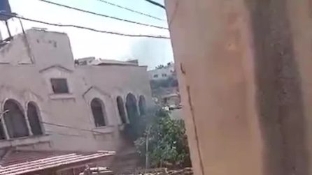I bulldozer israeliano nel campo profughi di Jenin, Cisgiordania
