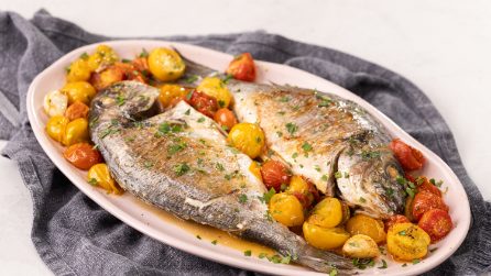 Orata all'acqua pazza: come farla sugosa e saporita