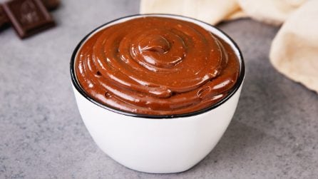 CREMA PASTICCERA AL CIOCCOLATO: un dolce al cucchiaio vellutato e cremoso!