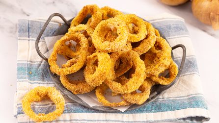 This crispy AIR FRYER ONION RINGS are so quick to make!