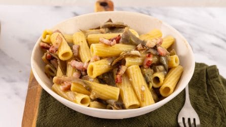 Questa PASTA CON CARCIOFI E PANCETTA è davvero da leccarsi i baffi!
