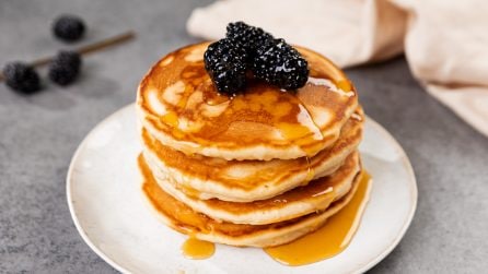 Vuoi una colazione leggera? Prova questi PANCAKE SENZA LATTE!
