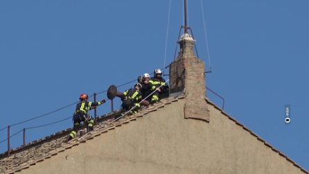 Conclave: i vigili del fuoco installano il comignolo per le fumate