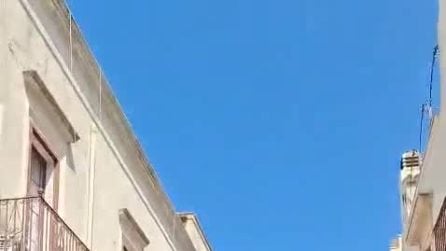 Il corteo del 25 aprile a Mottola, dove un maresciallo dei carabinieri voleva vietare i canti partigiani