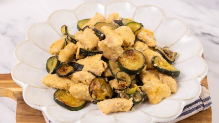 BOCCONCINI DI POLLO E ZUCCHINE: il piatto tenero da fare in padella!
