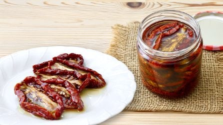 POMODORI SECCHI SOTT’OLIO: la ricetta originale per farli deliziosi!