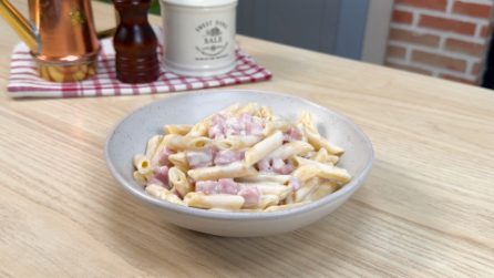 Pasta panna e prosciutto: un primo facile e goloso
