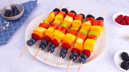 SPIEDINI DI FRUTTA: la soluzione originale e colorata per servire la frutta!