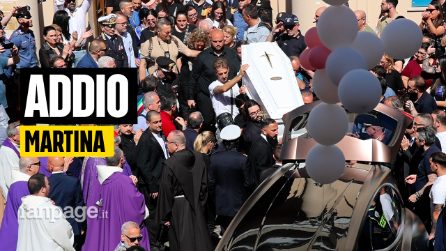 I funerali di Martina Carbonaro, uccisa dall'ex ad Afragola: "Non chiamatelo raptus, è femminicidio"