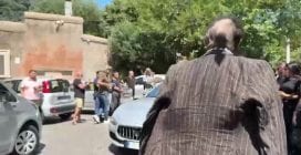 I funerali di Alvaro Vitali: l'arrivo del feretro alla chiesa di San Pancrazio a Roma