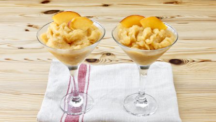 PEACH SORBET: a refreshing break without using the ice cream maker!