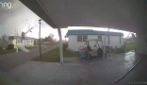 In Florida un Tornado ha sradicato da terra una casa mobile e l'ha scaraventata al suolo