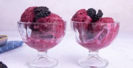 BLACKBERRY ICE CREAM: delicious without an ice cream maker and with only 3 ingredients!