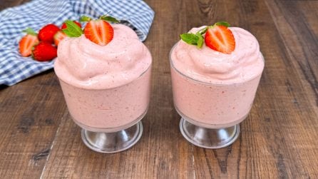 Whipped STRAWBERRY CREAM: it will be better than ICE CREAM!