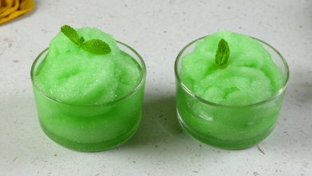 Sorbetto alla menta: La ricetta del dessert fresco e aromatico!