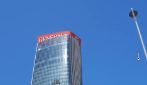 Crolla l'insegna di Generali dal grattacielo in City Life a Milano: "Un boato fortissimo"