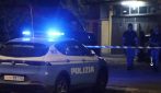 Donna trovata morta in un'auto parcheggiata nel pieno centro di Milano: indagini in corso