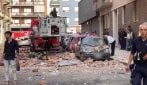 Torino, il boato e le fiamme: le immagini dell'esplosione in un appartamento in via Nizza, 5 feriti