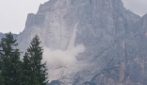 San Vito di Cadore avvolta da polvere bianca: nuove frane scuotono la Croda Marcora
