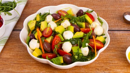 INSALATA CON AVOCADO: il piatto colorato fresco e colorato!