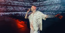 Il video di Marracash che annuncia il tour nei palazzetti durante il concerto all'Olimpico