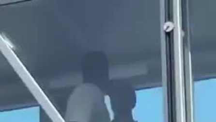 Il giocatore Youcef Belaili arrestato a Parigi: ha aggredito l'equipaggio del suo volo