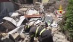 Esplosione a Torre del Greco, crolla palazzina: almeno un ferito, si cercano dispersi tra le macerie
