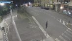 Il video dei 3 ragazzini che rompono naso e mandibola a un uomo per derubarlo a Gallarate