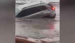 Alluvione in Texas, decine di morti e dispersi: i video dell'esondazione del fiume