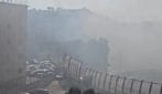Incendio in Tangenziale a Fuorigrotta: Smart distrutta dalle fiamme, danni anche ai locali vicini