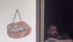 Esonda il fiume Seveso, residenti bloccati in casa: il video del salvataggio