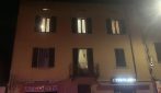 Uccide il padre adottivo davanti ai familiari a Varese, un testimone: "Li ho sentiti litigare"