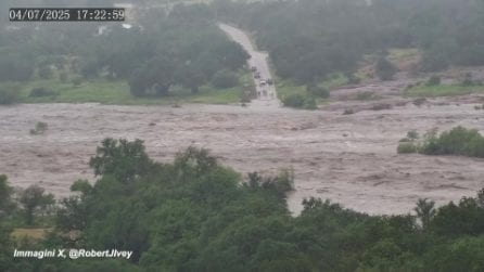 Il video in time-lapse della piena del fiume in Texas