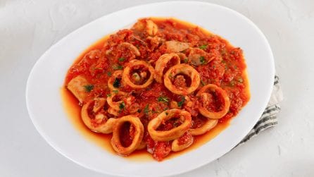 CALAMARI IN UMIDO: il secondo di mare facile e delizioso!