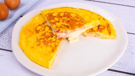 FRITTATA PROSCIUTTO E FORMAGGIO: il piatto gustoso e filante!