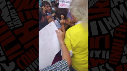 La contestazione fuori da Palazzo Marino a Milano: "Sala vergogna, dimissioni subito"