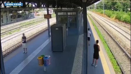 Turista americano accoltellato alla stazione di San Giuliano, arrestati in due: il video