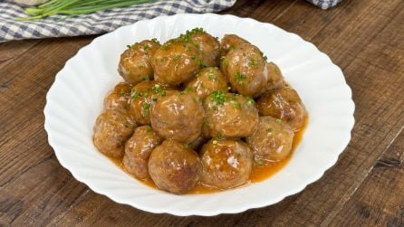 SWEET AND SOUR MEATBALLS: the secret to making them extra tender with a SPECIAL SAUCE