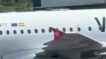 Orio al Serio, in un video la corsa dell'uomo morto nel motore di un aereo: nessuno prova a fermarlo