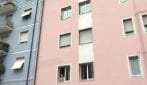 La finestra dalla quale è caduto il bimbo di 3 anni a Bolzano