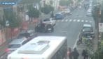 Scontri tra gruppi ultras della Turris, lanciati tavoli, sedie e tavolini in strada