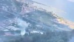 Incendio a Pozzuoli, devastato Monte Barbaro e colonna di fumo fino a Napoli: fiamme domate