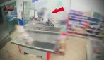 Fermata la coppia del terrore: pistole, taser ed esplosivo per le rapine nei negozi in Calabria