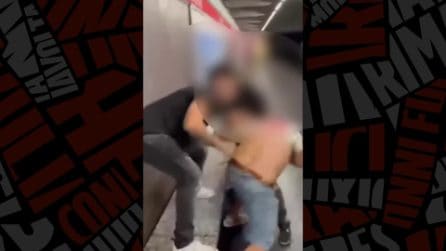 Massacrato di botte per rubargli la maglietta: il video dell'aggressione