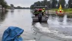 Ragazzo di 15 anni si tuffa nel fiume e non riemerge più: il video delle ricerche in corso
