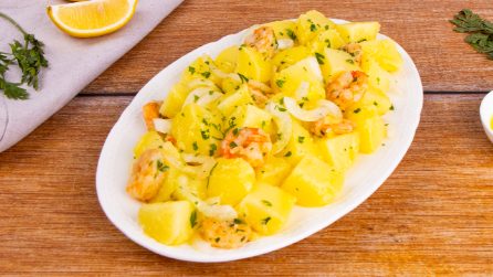 INSALATA DI PATATE E GAMBERI: la ricetta facile e gustosa!