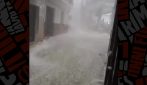 Maltempo intenso in Spagna, strade come fiumi e città imbiancate dalla grandine: i video sui social