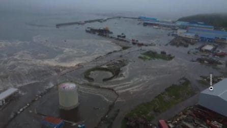 Lo tsunami a Severo-Kurilsk, in Russia: le immagini girate da un drone
